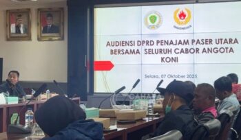 Foto: Suasana audiensi yang digelar bersama seluruh cabang olahraga (cabor) anggota KONI pada Selasa, 7 Oktober 2025. (Dok. CahayaBorneo/DMS)