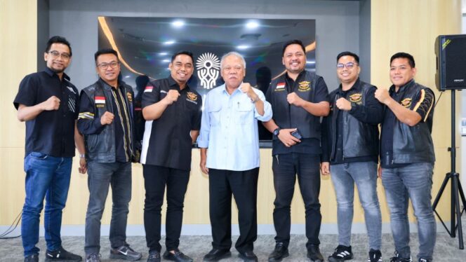 
					Foto: Kepala Otorita Ibu Kota Nusantara, Basuki Hadimuljono, bersama perwakilan Komunitas Harley-Davidson Indonesia Pengurus Cabang Balikpapan saat membahas persiapan Kalimantan Bike Week 2025 di Kantor OIKN, Nusantara, Senin (13/10/2025). (Dok. Humas OIKN)