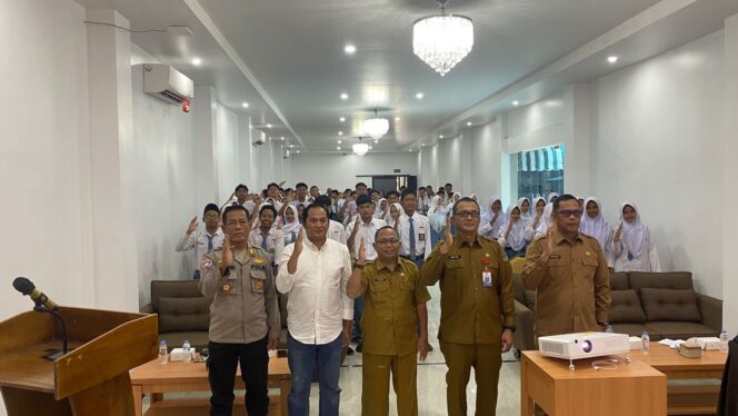 
					Foto: Suasana kegiatan Sosialisasi Pembentukan Paskibraka Kalimantan Timur Tahun 2025 yang diikuti 100 pelajar tingkat SLTA se-Kabupaten Penajam Paser Utara. (Dok. Polres PPU)