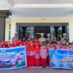 Foto: Petugas Sat Lantas Polres PPU berfoto bersama siswa dan guru SDIT Nurul Hikmah usai kegiatan edukasi tertib berlalu lintas di Mapolres PPU. (Dok. Polres PPU)