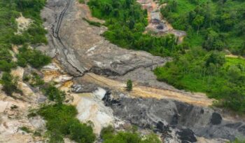 Foto: Kondisi lahan bekas tambang ilegal di kawasan Bukit Tengkorak, Taman Hutan Raya Bukit Soeharto, Kabupaten Kutai Kartanegara, yang menjadi fokus penertiban Satgas Penanggulangan Aktivitas Ilegal IKN. (Dok. Humas OIKN)