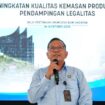 Foto: Direktur Pemberdayaan Masyarakat Otorita IKN, Conrita Ermanto membuka kegiatan Aktivasi Program Peningkatan Kualiatas Kemasan Produk dan Pendampingan Legalitas (Dok. Humas OIKN)