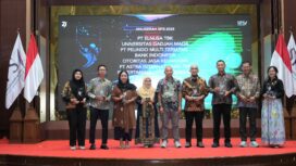 Foto: Manajemen PT Pertamina Hulu Indonesia (PHI) bersama perwakilan anak perusahaan berfoto bersama usai menerima empat penghargaan pada ajang Media Relations Awards (MRA) 2025 yang diselenggarakan oleh Serikat Perusahaan Pers (SPS) di Anjong Mon Mata, Banda Aceh, Senin (20/10/2025). (Dok. PHI)