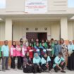 Foto: Perwakilan PT Pertamina EP (PEP) Sangasanga Field bersama kader kesehatan, pemerintah daerah, dan tenaga medis berfoto bersama usai pelaksanaan Program CSR “PROKESMAS PUJA” di Kelurahan Sungai Seluang, Kecamatan Samboja, Kutai Kartanegara, Kalimantan Timur. (Dok. PEP)