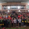 Foto: Bupati Penajam Paser Utara Mudyat Noor foto bersama Ketua GEPAK Kaltim Abraham Ingan, Deputi Bidang Sosial, Budaya, dan Pemberdayaan Masyarakat OIKN Alimuddin, serta jajaran pengurus GEPAK usai peringatan HUT ke-24 GEPAK di Gedung Graha Pemuda, Nipah-Nipah, Kamis (23/10/2025). (Dok. Humas PPU)