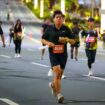 Foto: Peserta Qubika Nusantara Glow Run 7K 2025 berlari melintasi kawasan Ibu Kota Nusantara (IKN), Sabtu malam (25/10/2025). (Dok. Humas OIKN)