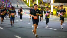Foto: Peserta Qubika Nusantara Glow Run 7K 2025 berlari melintasi kawasan Ibu Kota Nusantara (IKN), Sabtu malam (25/10/2025). (Dok. Humas OIKN)