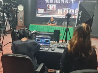 Foto: Suasana Diskusi Nasional bertema “Media Baru vs UU ITE” yang digelar oleh Serikat Media Siber Indonesia (SMSI) Pusat, berlangsung secara hybrid di Kantor SMSI, Jalan Veteran, Gambir, Jakarta Pusat, Selasa (28/10/2025). (Dok. Istimewa)