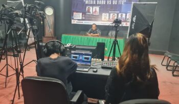 Foto: Suasana Diskusi Nasional bertema “Media Baru vs UU ITE” yang digelar oleh Serikat Media Siber Indonesia (SMSI) Pusat, berlangsung secara hybrid di Kantor SMSI, Jalan Veteran, Gambir, Jakarta Pusat, Selasa (28/10/2025). (Dok. Istimewa)