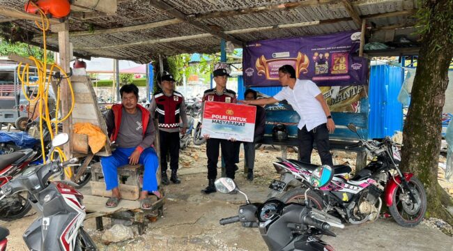 Foto: Personel Polsek Penajam saat melaksanakan patroli dialogis di kawasan permukiman warga guna menjaga situasi kamtibmas tetap aman dan kondusif di wilayah Penajam Paser Utara. (Dok. Polres PPU)