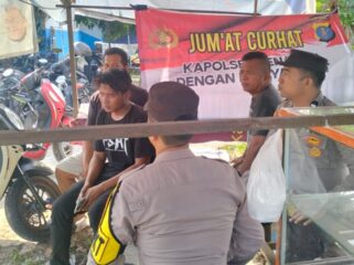 Foto: Suasana kegiatan Jumat Curhat Polsek Penajam, di mana warga menyampaikan keluhan dan masukan langsung kepada jajaran kepolisian. (Dok. Polres PPU)