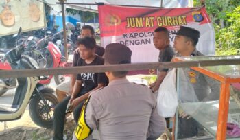 Foto: Suasana kegiatan Jumat Curhat Polsek Penajam, di mana warga menyampaikan keluhan dan masukan langsung kepada jajaran kepolisian. (Dok. Polres PPU)