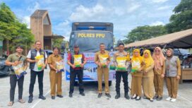 Foto: Polres Penajam Paser Utara bersama jajaran pemerintah daerah dan petugas dinas terkait berfoto bersama usai kegiatan Operasi Pasar Pangan Murah di Pasar Induk Nenang, Kecamatan Penajam, Senin (27/10/2025). (Dok. Polres PPU)