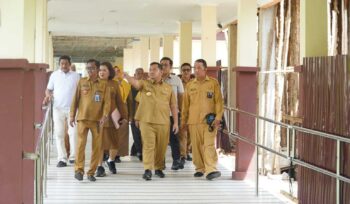 Foto: Bupati Penajam Paser Utara, Mudyat Noor, meninjau fasilitas pelayanan di RSUD Ratu Aji Putri Botung untuk memastikan pelayanan kesehatan berjalan optimal, Senin (13/10/2025). (Dok. Humas PPU)