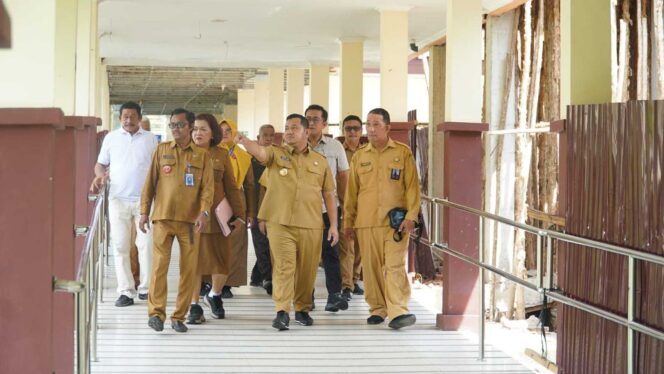 
					Foto: Bupati Penajam Paser Utara, Mudyat Noor, meninjau fasilitas pelayanan di RSUD Ratu Aji Putri Botung untuk memastikan pelayanan kesehatan berjalan optimal, Senin (13/10/2025). (Dok. Humas PPU)