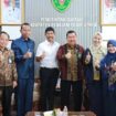 Foto: Wakil Bupati Penajam Paser Utara bersama Ketua Pengadilan Tinggi Agama Samarinda, Panitera PTA, Ketua Pengadilan Agama PPU, serta jajaran pemerintah daerah berpose bersama seusai audiensi di Ruang Kerja Wakil Bupati, Rabu (19/11/2025). (Dok. Humas PPU)