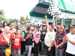 Foto: Para peserta Jalan Sehat memadati area start saat pelepasan kegiatan dalam rangka HUT ke-19 Koran Kaltim di Kabupaten Penajam Paser Utara. (Dok. Humas PPU)