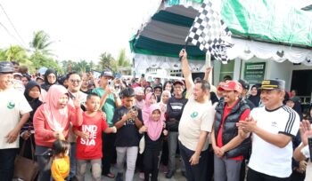 Foto: Para peserta Jalan Sehat memadati area start saat pelepasan kegiatan dalam rangka HUT ke-19 Koran Kaltim di Kabupaten Penajam Paser Utara. (Dok. Humas PPU)