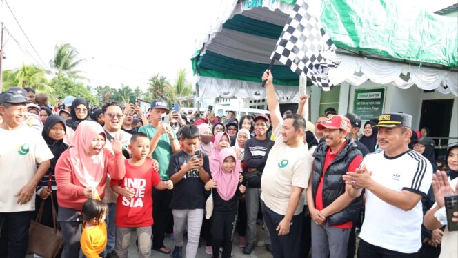 
					Foto: Para peserta Jalan Sehat memadati area start saat pelepasan kegiatan dalam rangka HUT ke-19 Koran Kaltim di Kabupaten Penajam Paser Utara. (Dok. Humas PPU)