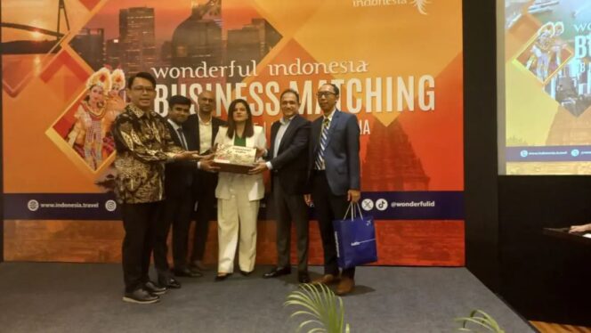 
					Foto: Perwakilan Indonesia dan pelaku industri pariwisata mengikuti sesi business matching dengan mitra India di New Delhi, Selasa (18/11/2025). (Dok. Kemenpar RI)