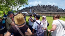 Foto: Suasana pelaksanaan program pendampingan perjalanan kelas premium “Around the World: Visages et Civilisations du Monde 2025” di Yogyakarta, saat rombongan wisatawan mengikuti rangkaian kegiatan resmi yang difasilitasi Kementerian Pariwisata. (Dok. Kemenpar RI)