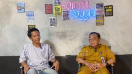 Foto: Kadis Disnakertrans PPU, Marjani, bersama Sayyid Hasan dalam podcast Sampul Sayyid (Dok: CahayaBorneo/AJI).