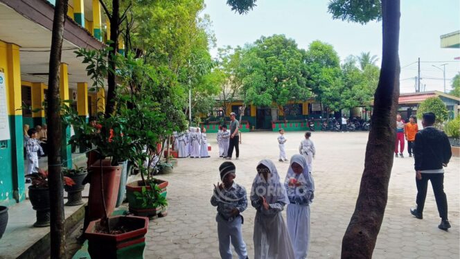 
					Foto: Penerima manfaat Program MBG (Dok: Cahaya Borneo/AJI)