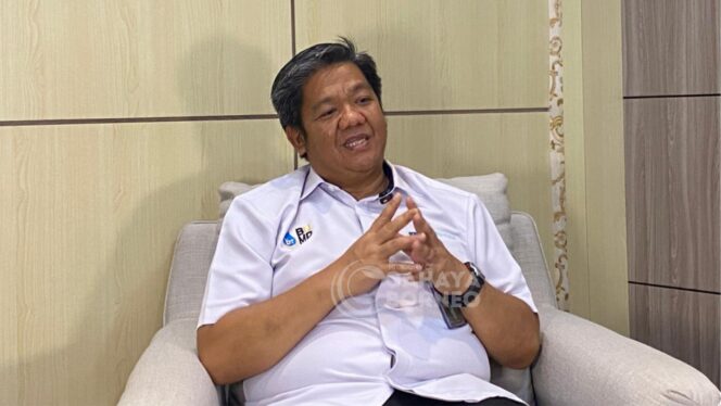 
					Foto : Direktur Perusahaan Umum Daerah ( Prumda) Air Minum Danum Taka (AMDT), Abdul Rasyid, dalam Podcast bersama Sampul Sayyid, ( Dok : CahayaBorneo/AJI).