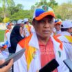 Foto : Kepala Disdikpora PPU, Andi Singkkeru, saat melaksanakan pelepasan Kontingen atlet PPU, dalam Popda XVII tahun 2025. (Dok : CahayaBorneo/AJI).