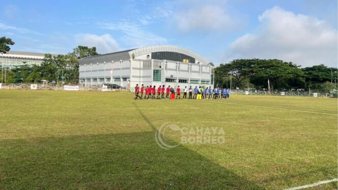 
					Foto: Tim hockey Kabupaten Penajam Paser Utara (PPU) dan Kutai Timur bersiap menjalani laga perdana Babak Kualifikasi (BK) Porprov Kalimantan Timur 2025 di Lapangan Hockey GOR Sempaja, Samarinda, Senin (3/11/2025). (Dok. CahayaBorneo)