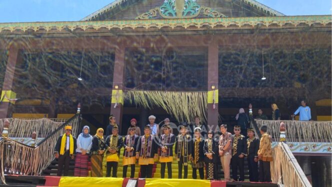 
					Foto: Rumah Adat Kuta Rekan Tatau (Dok. CahayaBorneo/AJI)