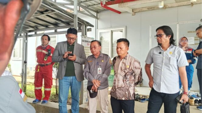 
					Foto: Ketua Komisi I DPRD PPU, Ishaq Rahman, saat berada di Refinery Development Master Plan (RDMP) Lawe-Lawe. (Dok: CahayaBorneo/AJI)