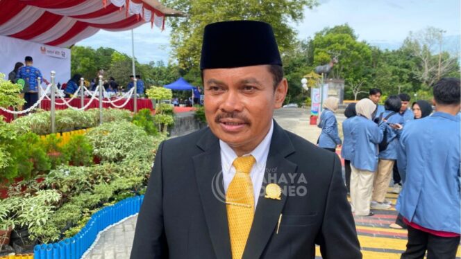 
					Foto: Anggota DPRD PPU, Andi Muhammad Yusuf, saat peringatan Hari Pahlawan Nasional di Halaman Kantor Bupati PPU. (Dok: CahayaBorneo/AJI)