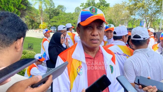 
					Foto : Kepala Disdikpora PPU, Andi Singkkeru, saat melaksanakan pelepasan Kontingen atlet PPU, dalam Popda XVII tahun 2025. (Dok : CahayaBorneo/AJI).