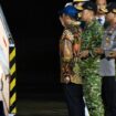Foto: Presiden Republik Indonesia Prabowo Subianto tiba di Pangkalan TNI AU Halim Perdanakusuma, Jakarta, pada Sabtu petang, 1 November 2025. (Dok. BPMI Setpres)