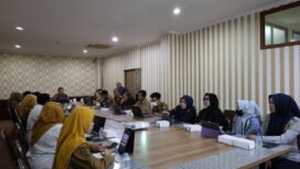 Foto: Para peserta dari berbagai Unit Pelaksana Teknis (UPT) di lingkungan Pemerintah Kabupaten Penajam Paser Utara (PPU) mengikuti pelatihan admin Sistem Pengelolaan Pengaduan Pelayanan Publik Nasional (SP4N-LAPOR) yang digelar oleh Dinas Komunikasi dan Informatika (Diskominfo) PPU di Ruang Rapat Wakil Bupati, Senin (3/11/2025). (Dok. Diskominfo PPU)
