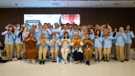 Foto: Peserta workshop pencegahan HIV/AIDS yang diselenggarakan oleh Otorita Ibu Kota Nusantara (IKN) berpose bersama usai kegiatan di Ruang Serbaguna Kemenko 3, Kawasan Inti Pusat Pemerintahan (KIPP) Nusantara, Senin (3/11/2025). (Dok. Humas OIKN)