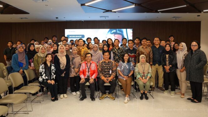 
					Foto: Para pegawai Otorita Ibu Kota Nusantara (IKN) berfoto bersama usai mengikuti Workshop Pencegahan dan Pengendalian Penyakit Tidak Menular (PTM) di Kantor Kemenko 3, Kawasan Inti Pusat Pemerintahan (KIPP) IKN, Jumat (7/11/2025).  (Dok. Humas OIKN)