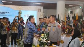 Foto: Suasana keakraban antara pejabat TNI, Polri, dan pemerintah daerah saat acara Pengukuhan Pengurus Asosiasi Pemerintah Provinsi Seluruh Indonesia (APPSI) Masa Bakti 2025–2029 di Gedung Kemenko 1 Kawasan Ibu Kota Nusantara (IKN), Selasa (11/11/2025). (Dok. Polres PPU)