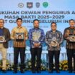 Foto: Foto bersama usai acara Pengukuhan Dewan Pengurus Asosiasi Pemerintah Provinsi Seluruh Indonesia (APPSI) Masa Bakti 2025–2029 dan Rapat Gubernur Seluruh Indonesia di Kantor Kemenko 1, Ibu Kota Nusantara (IKN), Selasa (11/11/2025). (Dok. Humas OIKN)