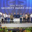 Foto: Para penerima penghargaan berfoto bersama dalam acara SKK Migas Security Award 2025 yang digelar di Bogor, 28–29 Oktober 2025. PT Pertamina Hulu Indonesia (PHI) melalui anak perusahaannya berhasil meraih empat penghargaan bergengsi atas kinerja dan inovasi dalam pengelolaan keamanan di sektor hulu migas. (Dok. PHI)