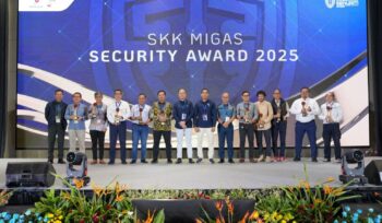 Foto: Para penerima penghargaan berfoto bersama dalam acara SKK Migas Security Award 2025 yang digelar di Bogor, 28–29 Oktober 2025. PT Pertamina Hulu Indonesia (PHI) melalui anak perusahaannya berhasil meraih empat penghargaan bergengsi atas kinerja dan inovasi dalam pengelolaan keamanan di sektor hulu migas. (Dok. PHI)