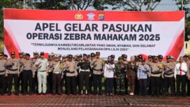 Foto: Para personel Polri, TNI, serta perwakilan instansi terkait berfoto bersama seusai Apel Gelar Pasukan Operasi Zebra Mahakam 2025 di Mapolres PPU. (Dok. Polres PPU)
