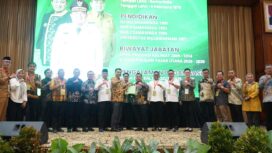 Foto: Bupati Penajam Paser Utara, Mudyat Noor, berfoto bersama para peserta dan tamu undangan usai terpilih sebagai Ketua Umum AKPSI periode 2025–2030 dalam Munas II yang digelar di Jakarta. (Dok. Humas PPU)
