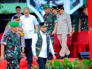 Foto: Sejumlah pejabat dan unsur TNI–Polri berjalan meninggalkan area utama usai pelaksanaan Apel Kesiapsiagaan Antisipasi Bencana Alam Provinsi Kaltim Tahun 2025 di Makodam VI/Mulawarman. Para peserta apel terdiri dari jajaran TNI, Polri, pemerintah daerah, dan instansi terkait lainnya. (Dok. Pendam VI/Mlw)