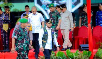 Foto: Sejumlah pejabat dan unsur TNI–Polri berjalan meninggalkan area utama usai pelaksanaan Apel Kesiapsiagaan Antisipasi Bencana Alam Provinsi Kaltim Tahun 2025 di Makodam VI/Mulawarman. Para peserta apel terdiri dari jajaran TNI, Polri, pemerintah daerah, dan instansi terkait lainnya. (Dok. Pendam VI/Mlw)