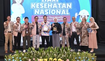 Foto: Para pemateri dan pimpinan PHI berfoto bersama setelah rangkaian kegiatan peringatan Hari Kesehatan Nasional (HKN) 2025. (Dok. PHI)