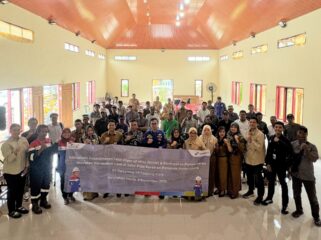 Foto: Jajaran PEP Tanjung Field berfoto bersama para pemangku kepentingan setelah sesi sosialisasi pengamanan jalur pipa migas di PPU. (Dok. PEP)
