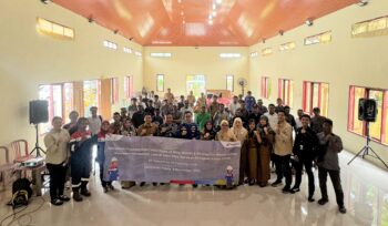 Foto: Jajaran PEP Tanjung Field berfoto bersama para pemangku kepentingan setelah sesi sosialisasi pengamanan jalur pipa migas di PPU. (Dok. PEP)