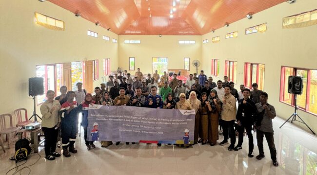 Foto: Jajaran PEP Tanjung Field berfoto bersama para pemangku kepentingan setelah sesi sosialisasi pengamanan jalur pipa migas di PPU. (Dok. PEP)